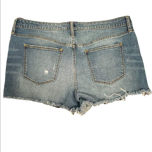 Women’s Shorts - Picture 3 of 3